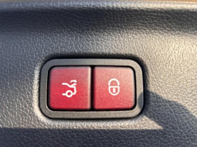 Ｓクラス Ｓ６３　Ｅ　パフォーマンス　ＡＭＧナイトパッケージ　ブルメスターハイエンド４Ｄサラウンドサウンドシステム　パノラミックスライディングルーフ　シートベンチレーター　ＡＲヘッドアップディスプレイ　レーダーセーフティパッケージ（31枚目）