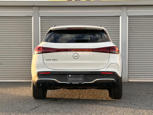 EQA EQA250 エディション1 50台限定車 パノラミックスライディングルーフ 全周囲カメラ レーダーセーフティパッケージ 純正20インチAW 革シート パワーシート アンビエントライト ヘッドアップディスプレイ 認定中古車二年保証(8枚目)