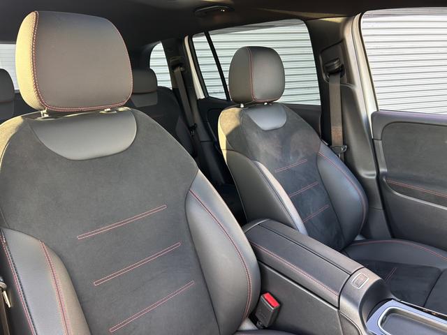 GLB GLB200d 4マチック AMGラインパッケージ 後期モデル パノラミックスライディングルーフ アダプティブハイビームアシストプラス マルチビームLEDライト レーダーセフティパッケージ 360度カメラ 純正20インチAW 1オーナー 認中二年保証(18枚目)