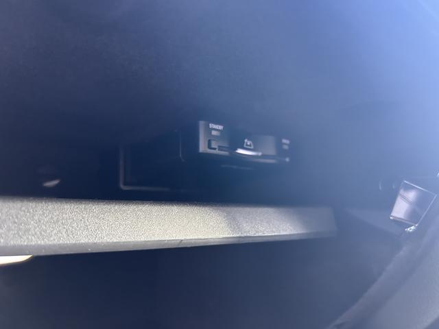 Ｃクラス Ｃ４３　４マチック　パノラミックスライディングルーフ　レーダーセーフティパッケージ　３６０度カメラ　ＨＵＤ　ブルメスター３Ｄサラウンドサウンドシステム　ＡＲナビ　ＤＩＧＩＴＡＬライト　１オーナー　認定中古車二年保証（17枚目）