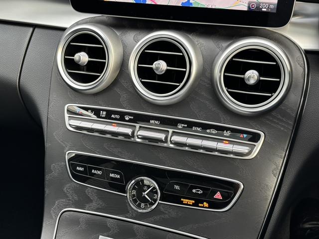 Ｃクラス Ｃ２００ローレウスエディションスポーツプラスパック　レザーエクスクルーシブパッケージ　パノラミックスライディングルーフ　３６０度カメラ　レーダーセーフティパッケージ　ブルメスターサラウンドサウンドシステム　純正１８インチＡＷ　１オーナー　認中二年保証（22枚目）