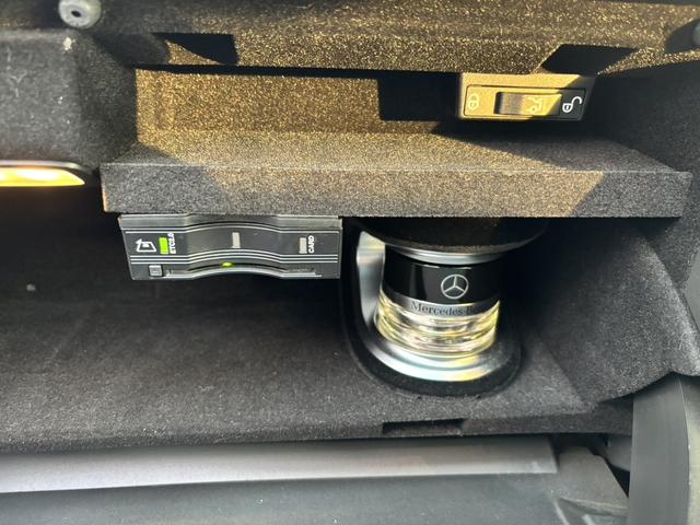 Ｃクラス Ｃ２００ローレウスエディションスポーツプラスパック　レザーエクスクルーシブパッケージ　パノラミックスライディングルーフ　３６０度カメラ　レーダーセーフティパッケージ　ブルメスターサラウンドサウンドシステム　純正１８インチＡＷ　１オーナー　認中二年保証（26枚目）
