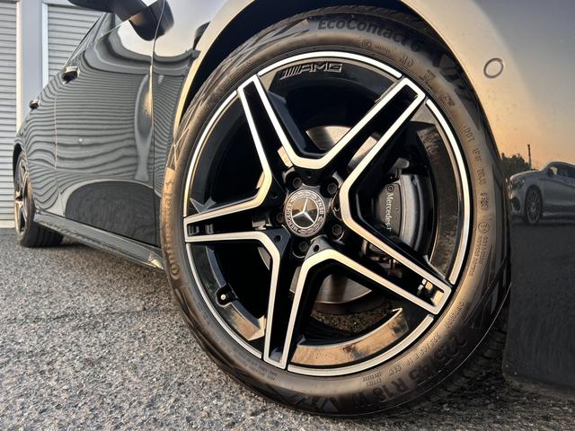 メルセデス・ベンツの定める厳しい基準をクリアしたお車のみをご案内させて頂きます。納車前整備はメーカー規定に基づき最大１００項目にも及ぶ点検を熟練のメカニックによって行いご納車させて頂きます。