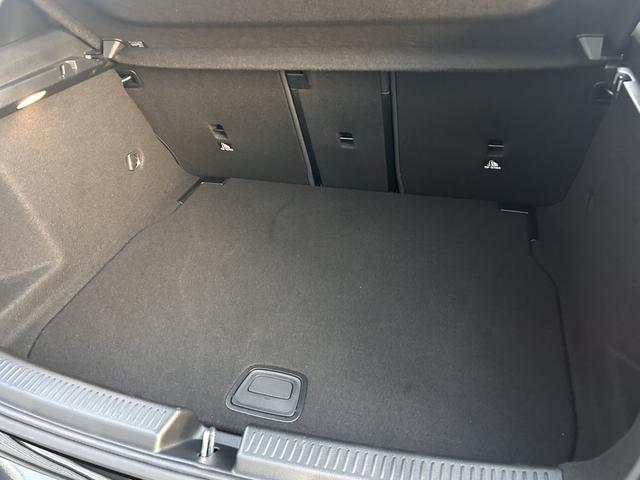 弊社では正規ディーラー店の中でも屈指の在庫台数がございます。様々な車両をご覧頂くことが出来ますのでお気軽にお問合せくださいませ。【お問い合わせ電話番号０７２−４６１−１４１１】