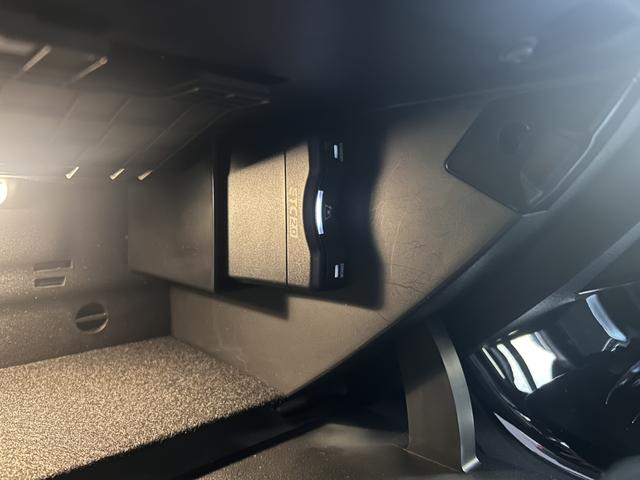 お車によって新車保証継承、２年保証がお選びいただけます。詳しくはスタッフまでお問い合わせください。【お問い合わせ電話番号０７２−４６１−１４１１】