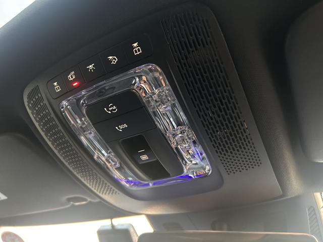 輸入車正規ディーラー店であるのはもちろんのこと、保険代理店でもあります。セールススタッフは全員、保険の有資格者ですので保険のご相談もお任せ下さい！【お問い合わせ電話番号０７２−４６１−１４１１】