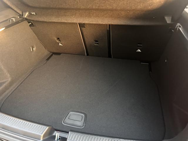 弊社では正規ディーラー店の中でも屈指の在庫台数がございます。様々な車両をご覧頂くことが出来ますのでお気軽にお問合せくださいませ。【お問い合わせ電話番号０７２−４６１−１４１１】