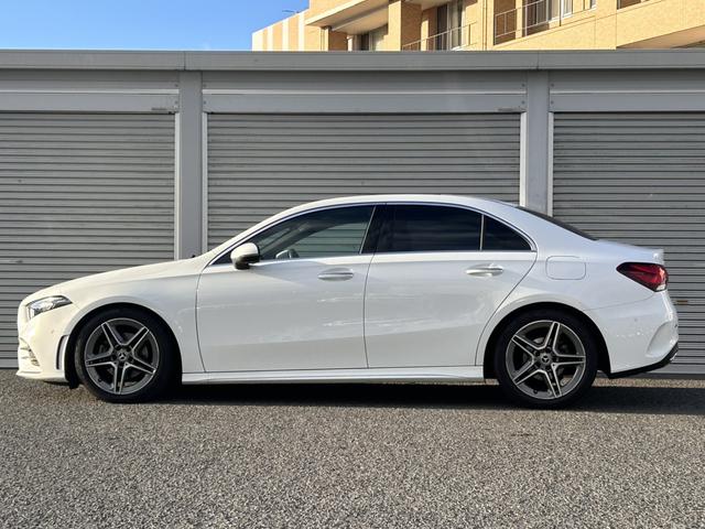 Aクラスセダン レザーエクスクルーシブパッケージ パノラミックスライディングルーフ レーダーセーフティパッケージ レザーシート メモリー付パワーシート LEDヘッドライト ワイヤレスチャージング 認定中古車二年保証(6枚目)