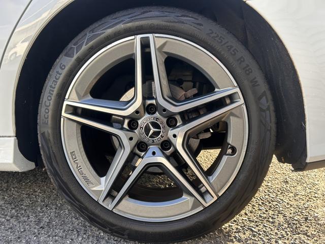 Aクラスセダン レザーエクスクルーシブパッケージ パノラミックスライディングルーフ レーダーセーフティパッケージ レザーシート メモリー付パワーシート LEDヘッドライト ワイヤレスチャージング 認定中古車二年保証(14枚目)