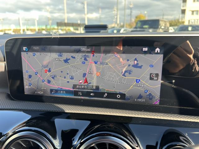 Aクラスセダン レザーエクスクルーシブパッケージ パノラミックスライディングルーフ レーダーセーフティパッケージ レザーシート メモリー付パワーシート LEDヘッドライト ワイヤレスチャージング 認定中古車二年保証(23枚目)