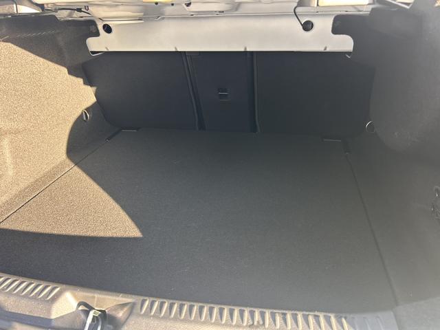 Aクラスセダン レザーエクスクルーシブパッケージ パノラミックスライディングルーフ レーダーセーフティパッケージ レザーシート メモリー付パワーシート LEDヘッドライト ワイヤレスチャージング 認定中古車二年保証(31枚目)