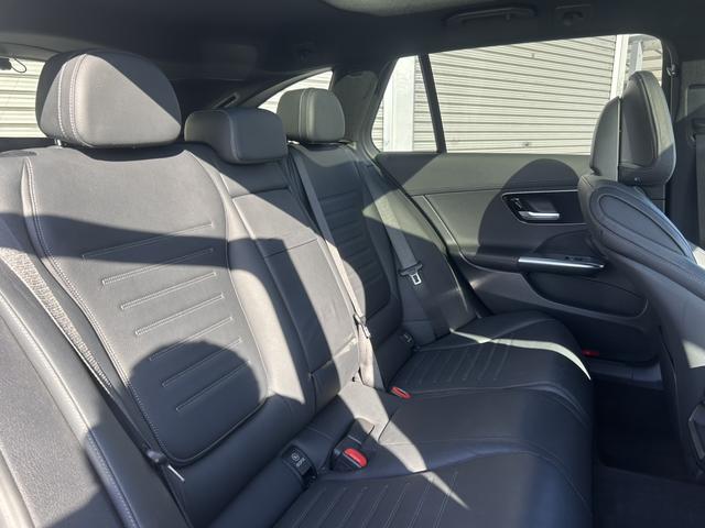 Ｃクラスステーションワゴン Ｃ２００ステーションワゴンアバンギャルドＡＭＧライン　ベーシックパッケージ　レザーエクスクルーシブパッケージ　パノラミックスライディングルーフ　ヘッドアップディスプレイ　レーダーセーフティパッケージ　ＤＩＧＩＴＡＬライトシートヒーター　認定中古車二年保証（27枚目）