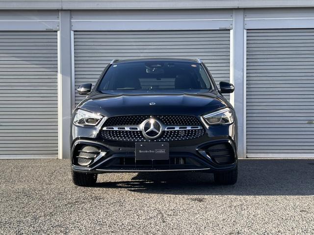 ＧＬＡクラス ＧＬＡ１８０　ＡＭＧレザーエクスクルーシブパッケージ　コンフォートＰ　ＡＭＧレザーエクスクルーシブパッケージ　パノラミックスライディングルーフ　ヘッドアップディスプレイ　ブルメスターサラウンドサウンドシステム　ドライビングアシスタンスＰ　新車保証継承（5枚目）