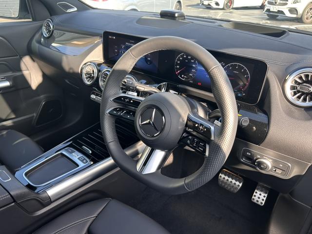 ＧＬＡクラス ＧＬＡ１８０　ＡＭＧレザーエクスクルーシブパッケージ　コンフォートＰ　ＡＭＧレザーエクスクルーシブパッケージ　パノラミックスライディングルーフ　ヘッドアップディスプレイ　ブルメスターサラウンドサウンドシステム　ドライビングアシスタンスＰ　新車保証継承（18枚目）