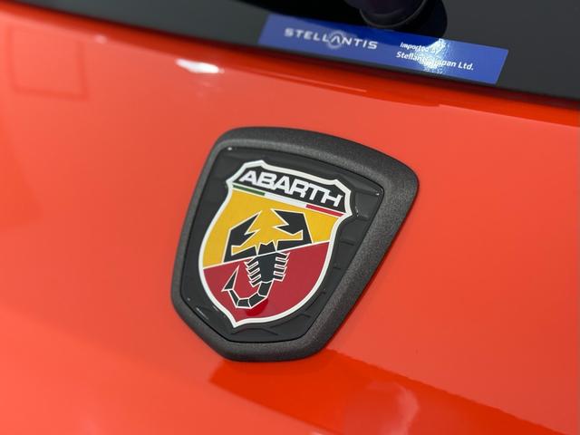 Ｆ５９５　Ｆ５９５　認定中古車　新車保証継承　５速マニュアル　右ハンドル　純正１７インチアルミホイール　キセノンヘッドライト　アップルカープレイ　アンドロイドオート　Ｂｌｕｅｔｏｏｔｈ　ＬＥＤデイライト(34枚目)