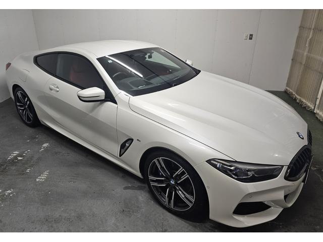 8シリーズ 840i クーペ Mスポーツ ハーマンカードンサラウンドシステム・レーダー・レッドブラックコンビレザーシート(5枚目)