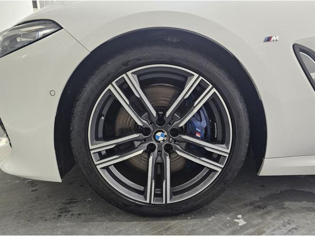 8シリーズ 840i クーペ Mスポーツ ハーマンカードンサラウンドシステム・レーダー・レッドブラックコンビレザーシート(8枚目)