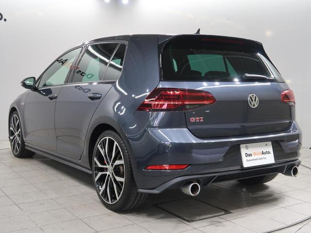 ゴルフＧＴＩ パフォーマンス　ＤＣＣ　デジタルメーター　１９インチアルミホイール　純正ナビ　レーンキープアシスト　ＡＣＣ　ＬＥＤテールランプ　ブラインドスポットディテクション　バックカメラ　専用エクステリア　トラフィックアシスト（17枚目）