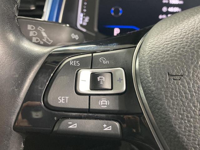 Ｔ－ロック ＴＤＩ　スタイルデザインパッケージ　ＡＣＣ　レーンキープアシスト　デジタルメーター　ＬＥＤヘッドライト　パワーテールゲート　純正ナビ　バックカメラ　１７インチアルミホイール　ブラインドスポットディテクション　スマートキー　認定中古車（5枚目）