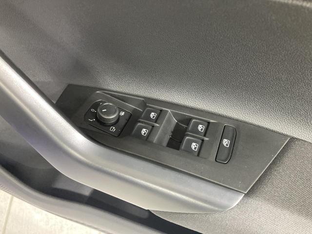ポロ ＴＳＩアクティブ　弊社デモカー　デジタルメーター　トラベルアシスト　ＩＱライト　ナビ　バックカメラ　コーナーセンサー　レーンアシスト　フロントアシスト　認定中古車（40枚目）