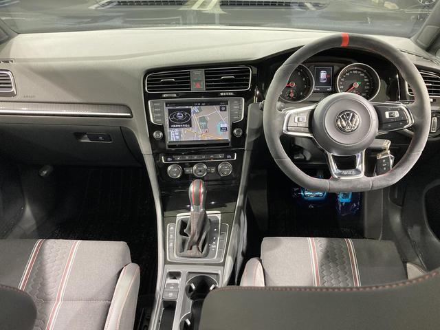 ゴルフGTI クラブスポーツ トラックエディション 特別仕様車 専用アルミ 専用バケットシート アルカンターラステアリング シートヒーター キーレス ナビ バックカメラ HIDヘッドライト 認定中古車(3枚目)