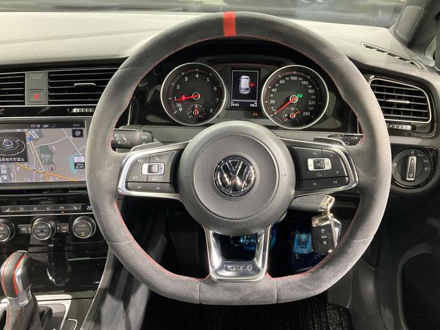 ゴルフGTI クラブスポーツ トラックエディション 特別仕様車 専用アルミ 専用バケットシート アルカンターラステアリング シートヒーター キーレス ナビ バックカメラ HIDヘッドライト 認定中古車(4枚目)