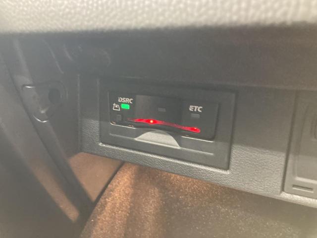 ゴルフGTI クラブスポーツ トラックエディション 特別仕様車 専用アルミ 専用バケットシート アルカンターラステアリング シートヒーター キーレス ナビ バックカメラ HIDヘッドライト 認定中古車(9枚目)