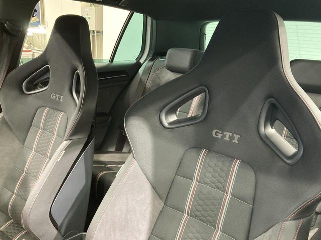 ゴルフGTI クラブスポーツ トラックエディション 特別仕様車 専用アルミ 専用バケットシート アルカンターラステアリング シートヒーター キーレス ナビ バックカメラ HIDヘッドライト 認定中古車(10枚目)