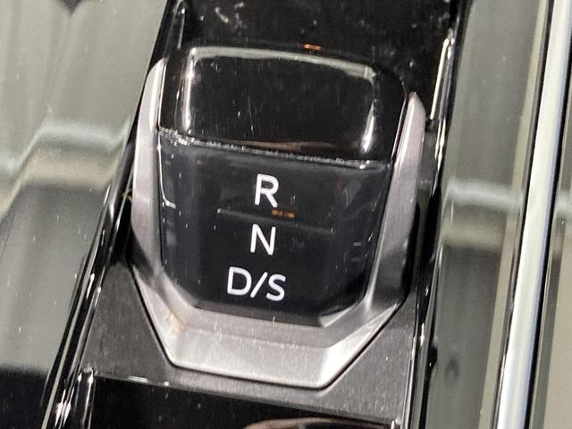 ゴルフヴァリアント ｅＴＳＩ　Ｒライン　ＩＱライト　トラベルアシスト　デジタルメーター　パワーテールゲート　ヘットアップディスプレイ　ナビ　バックカメラ　フロントアシスト　レーンアシスト　認定中古車（47枚目）