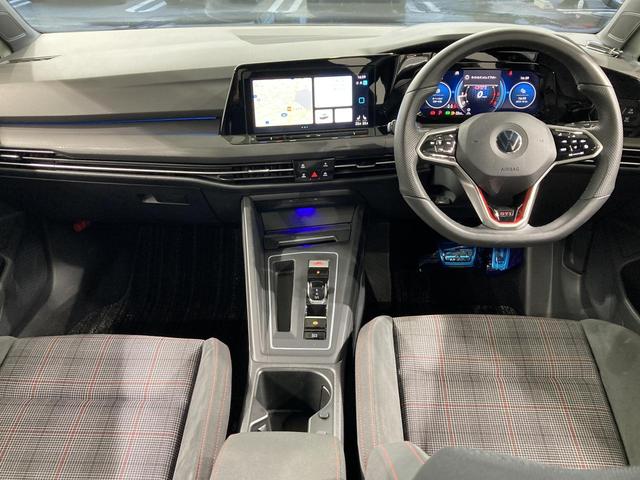 ゴルフGTI ベースグレード DCC トラベルアシスト IQライト 専用アルミ デジタルメーター スマートキー フロントアシスト レーンアシスト バックカメラ アンビエントライト 認定中古車(3枚目)