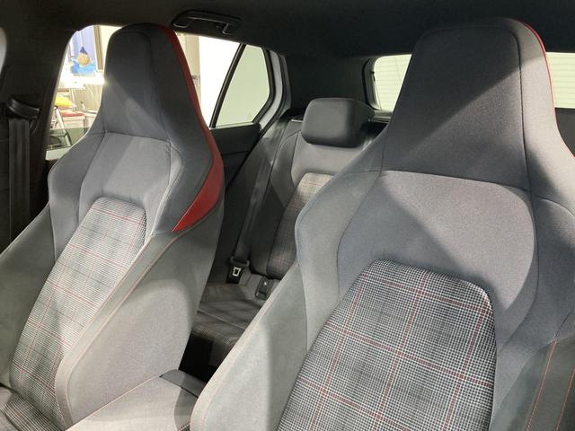 ゴルフGTI ベースグレード DCC トラベルアシスト IQライト 専用アルミ デジタルメーター スマートキー フロントアシスト レーンアシスト バックカメラ アンビエントライト 認定中古車(8枚目)