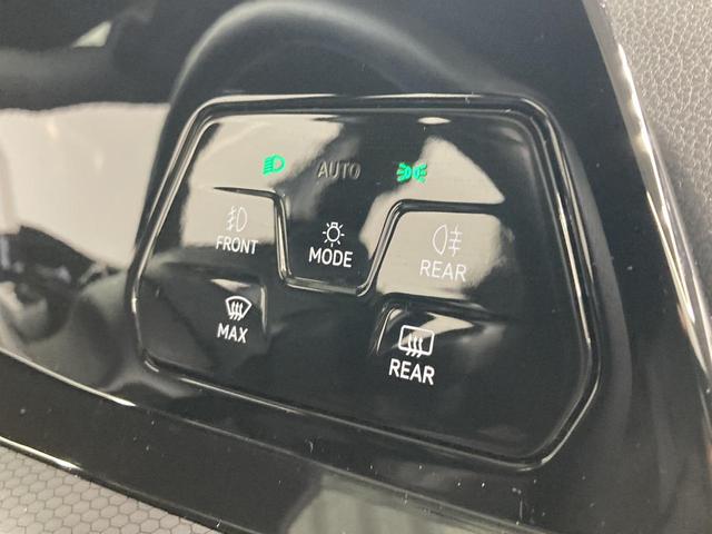 ゴルフGTI ベースグレード DCC トラベルアシスト IQライト 専用アルミ デジタルメーター スマートキー フロントアシスト レーンアシスト バックカメラ アンビエントライト 認定中古車(60枚目)