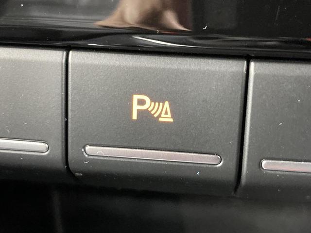 ザ・ビートル Ｒラインマイスター　クルーズコントロール付き　パドルシフト　障害物センサー　純正ナビ　レザーシート　シートヒーター　ブレーキアシスト　１８インチアルミホイール　フォグランプ　ＴＶフルセグ　バックカメラ　ブレーキアシスト（8枚目）