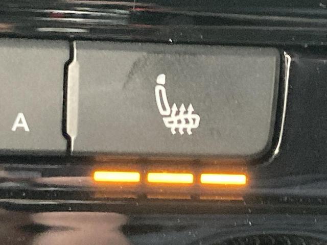 ザ・ビートル Ｒラインマイスター　クルーズコントロール付き　パドルシフト　障害物センサー　純正ナビ　レザーシート　シートヒーター　ブレーキアシスト　１８インチアルミホイール　フォグランプ　ＴＶフルセグ　バックカメラ　ブレーキアシスト（9枚目）