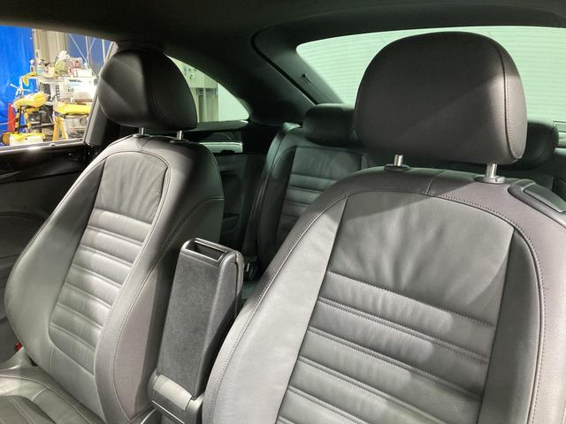 ザ・ビートル Ｒラインマイスター　クルーズコントロール付き　パドルシフト　障害物センサー　純正ナビ　レザーシート　シートヒーター　ブレーキアシスト　１８インチアルミホイール　フォグランプ　ＴＶフルセグ　バックカメラ　ブレーキアシスト（10枚目）