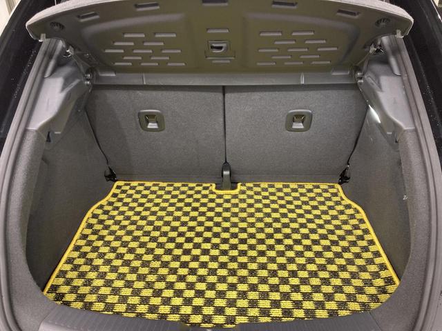 ザ・ビートル Ｒラインマイスター　クルーズコントロール付き　パドルシフト　障害物センサー　純正ナビ　レザーシート　シートヒーター　ブレーキアシスト　１８インチアルミホイール　フォグランプ　ＴＶフルセグ　バックカメラ　ブレーキアシスト（12枚目）