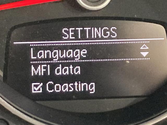 ザ・ビートル Ｒラインマイスター　クルーズコントロール付き　パドルシフト　障害物センサー　純正ナビ　レザーシート　シートヒーター　ブレーキアシスト　１８インチアルミホイール　フォグランプ　ＴＶフルセグ　バックカメラ　ブレーキアシスト（38枚目）