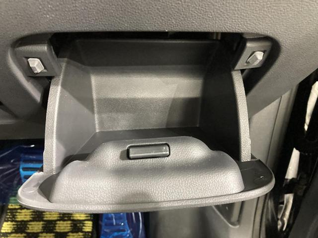 ザ・ビートル Ｒラインマイスター　クルーズコントロール付き　パドルシフト　障害物センサー　純正ナビ　レザーシート　シートヒーター　ブレーキアシスト　１８インチアルミホイール　フォグランプ　ＴＶフルセグ　バックカメラ　ブレーキアシスト（65枚目）