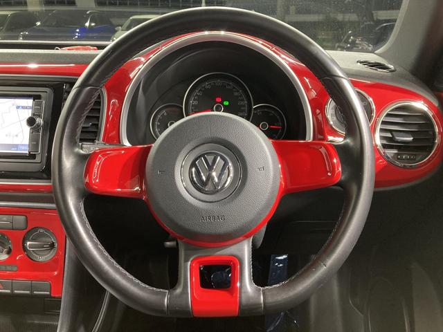 ザ・ビートル デザイン クルーズコントロール バックカメラ 17インチアルミホイホール HIDヘッドライト 純正ナビ プッシュスタート スマートスタートシステム デザイン専用インテリア(4枚目)