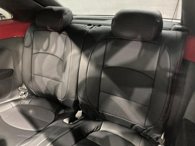 ザ・ビートル デザイン クルーズコントロール バックカメラ 17インチアルミホイホール HIDヘッドライト 純正ナビ プッシュスタート スマートスタートシステム デザイン専用インテリア(8枚目)