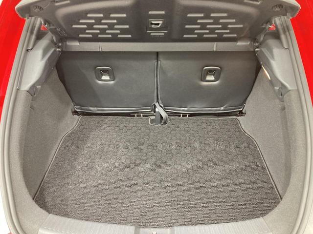 ザ・ビートル デザイン クルーズコントロール バックカメラ 17インチアルミホイホール HIDヘッドライト 純正ナビ プッシュスタート スマートスタートシステム デザイン専用インテリア(9枚目)