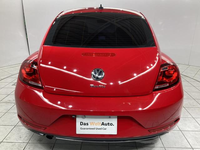 ザ・ビートル デザイン クルーズコントロール バックカメラ 17インチアルミホイホール HIDヘッドライト 純正ナビ プッシュスタート スマートスタートシステム デザイン専用インテリア(12枚目)