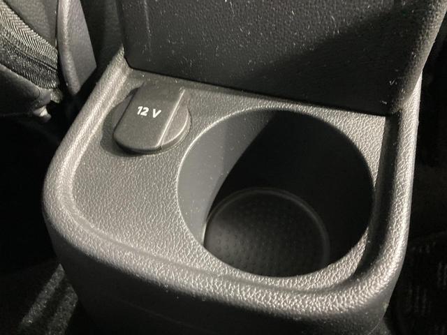 ザ・ビートル デザイン クルーズコントロール バックカメラ 17インチアルミホイホール HIDヘッドライト 純正ナビ プッシュスタート スマートスタートシステム デザイン専用インテリア(31枚目)