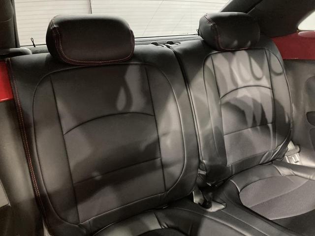 ザ・ビートル デザイン クルーズコントロール バックカメラ 17インチアルミホイホール HIDヘッドライト 純正ナビ プッシュスタート スマートスタートシステム デザイン専用インテリア(32枚目)