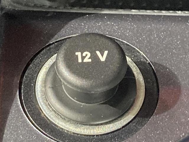 ザ・ビートル デザイン クルーズコントロール バックカメラ 17インチアルミホイホール HIDヘッドライト 純正ナビ プッシュスタート スマートスタートシステム デザイン専用インテリア(37枚目)