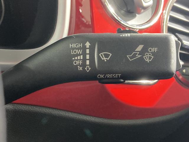 ザ・ビートル デザイン クルーズコントロール バックカメラ 17インチアルミホイホール HIDヘッドライト 純正ナビ プッシュスタート スマートスタートシステム デザイン専用インテリア(52枚目)