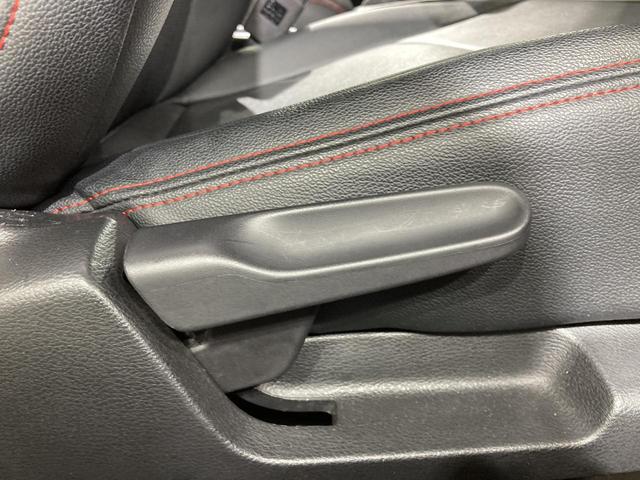 ザ・ビートル デザイン クルーズコントロール バックカメラ 17インチアルミホイホール HIDヘッドライト 純正ナビ プッシュスタート スマートスタートシステム デザイン専用インテリア(60枚目)