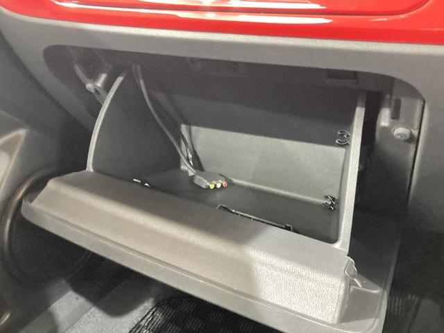 ザ・ビートル デザイン クルーズコントロール バックカメラ 17インチアルミホイホール HIDヘッドライト 純正ナビ プッシュスタート スマートスタートシステム デザイン専用インテリア(62枚目)