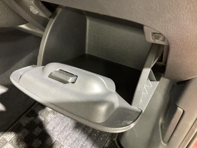 ザ・ビートル デザイン クルーズコントロール バックカメラ 17インチアルミホイホール HIDヘッドライト 純正ナビ プッシュスタート スマートスタートシステム デザイン専用インテリア(66枚目)