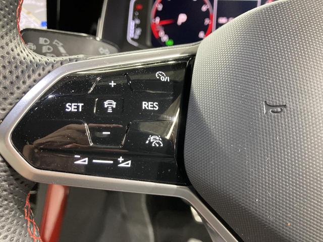 ポロＧＴＩ ベースグレード　トラベルアシスト　デジタルメーター　１８インチアルミホイール　レーンキープアシスト　ＩＱ．ＬＩＧＨＴ　前後コーナーセンサー　純正ナビ　バックカメラ　スマートキー　認定中古車（6枚目）